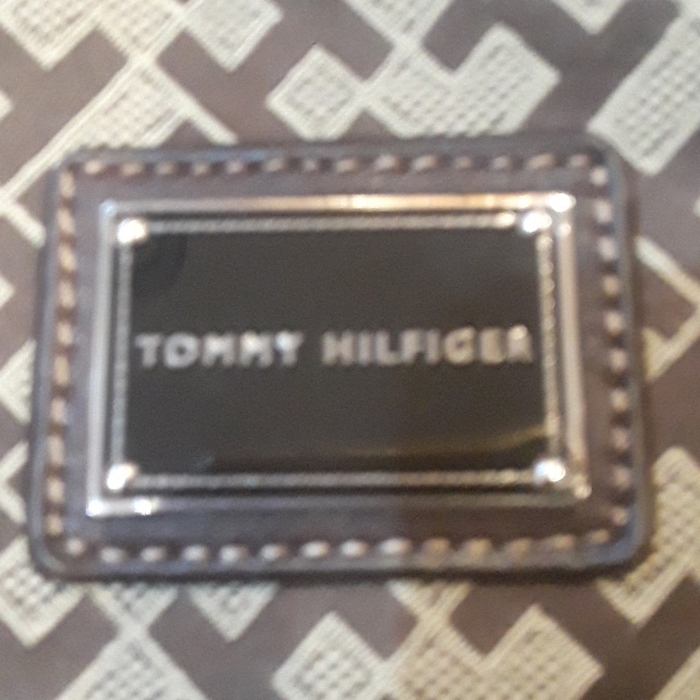 Tommy Hilfiger Shoulder Bag - Picture 2 of 9